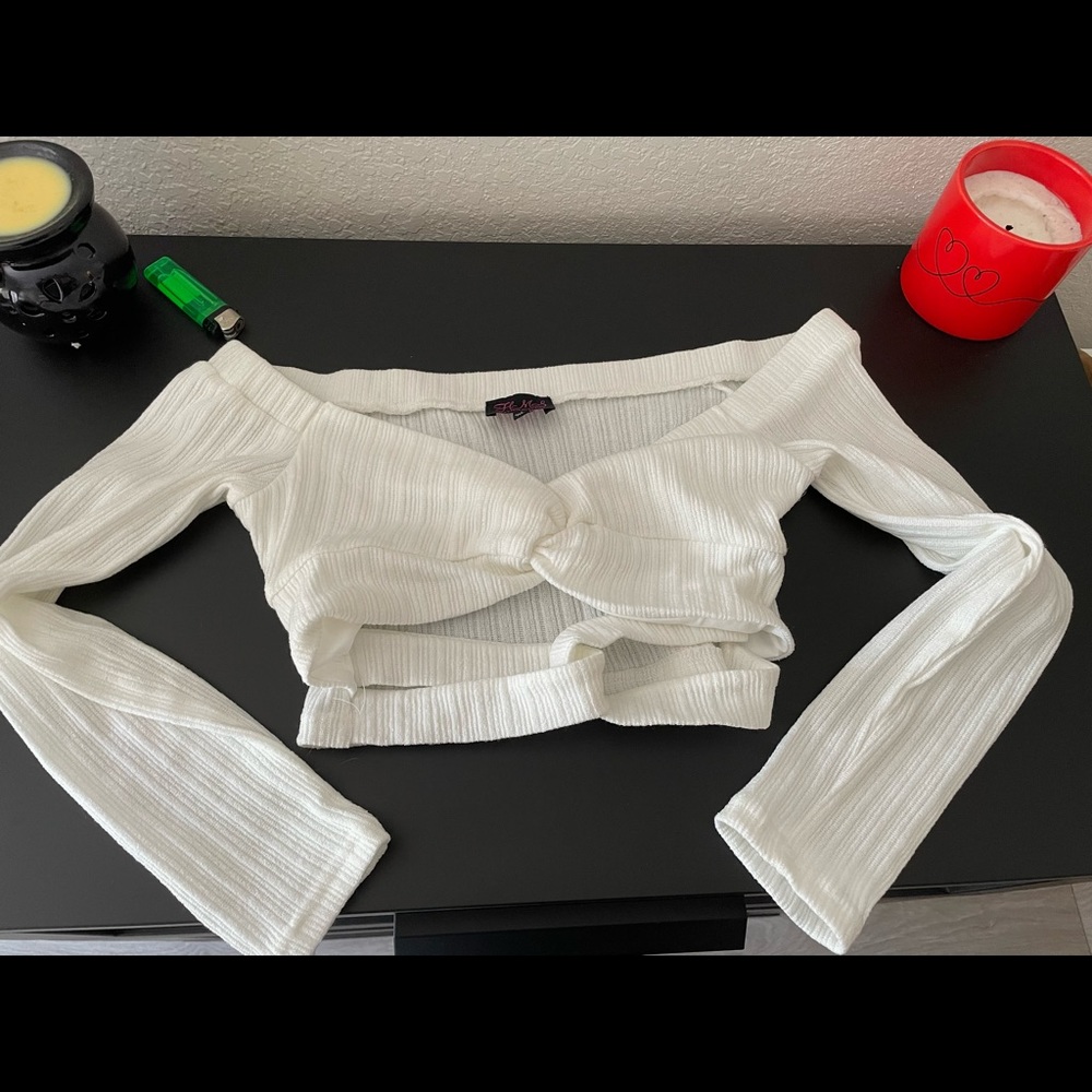 Longsleeve cut out crop top